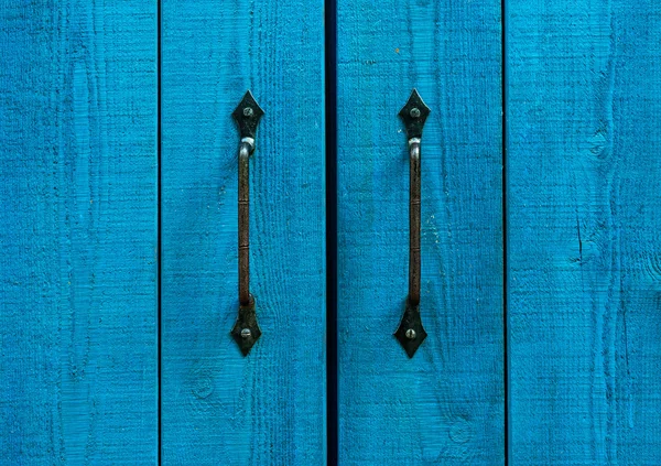 Fragmento de puertas viejas y de madera — Foto de Stock