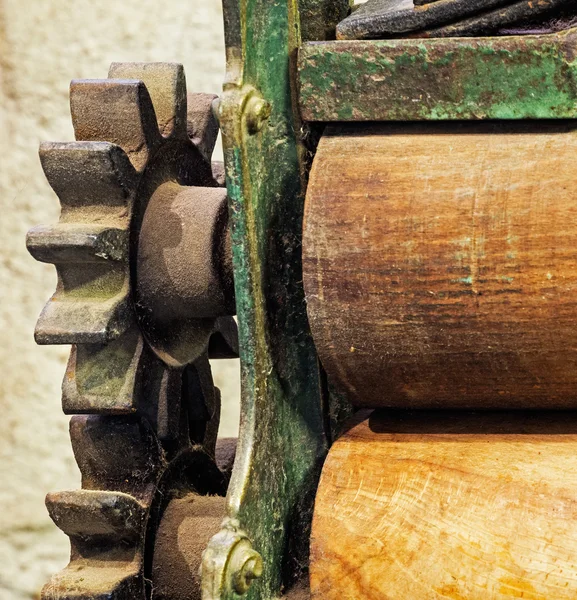 De pignonwiel versnelling met wielen van een oude mechanisch apparaat — Stockfoto