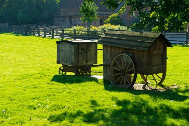 Seyyar çiftlik üzerinde dekoratif ev 