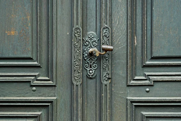 La puerta de madera negra y vieja — Foto de Stock