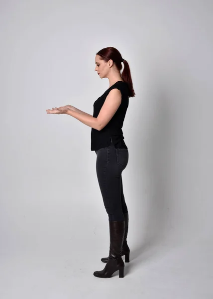 Retrato Simple Mujer Con Pelo Rojo Una Cola Caballo Con — Foto de Stock