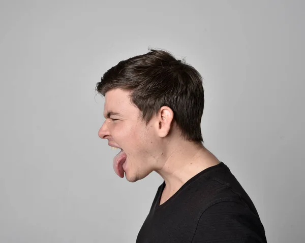 Close Cabeça Ombros Retrato Uma Morena Jovem Com Uma Variedade — Fotografia de Stock