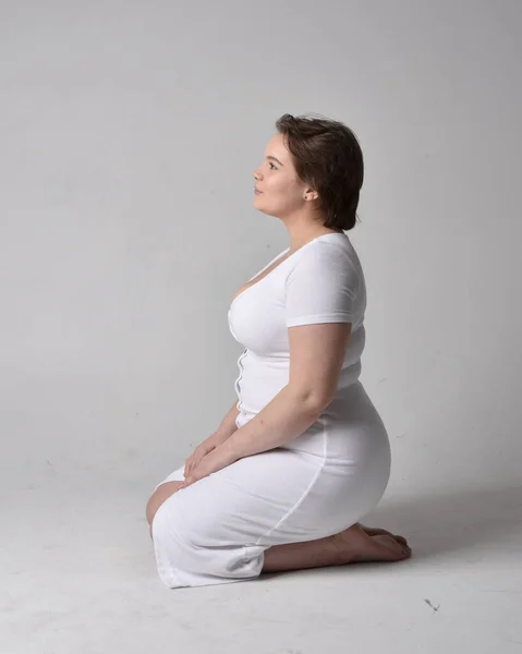 Retrato Longitud Completa Mujer Joven Tamaño Grande Con Pelo Corto —  Fotos de Stock