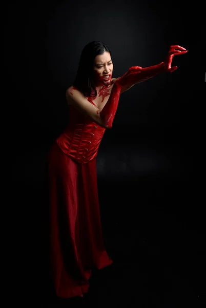 Full Length Portret Van Mooie Jonge Aziatische Vrouw Dragen Rood — Stockfoto