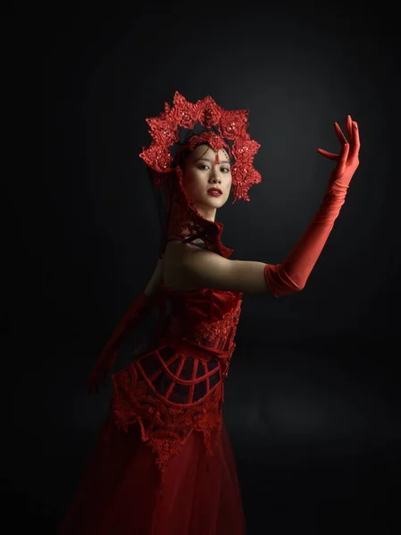 Portrait Une Belle Jeune Femme Asiatique Portant Corset Rouge Longs — Photo