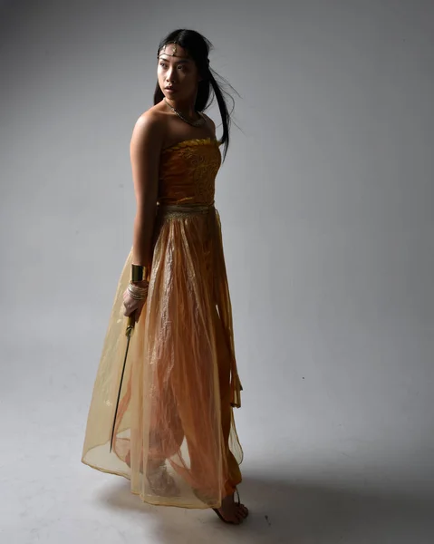 Full Length Portrait Pretty Young Asian Woman Wearing Golden Arabian — ストック写真