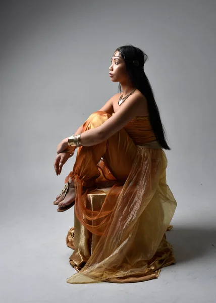Portrait Pleine Longueur Jolie Jeune Femme Asiatique Portant Des Robes — Photo