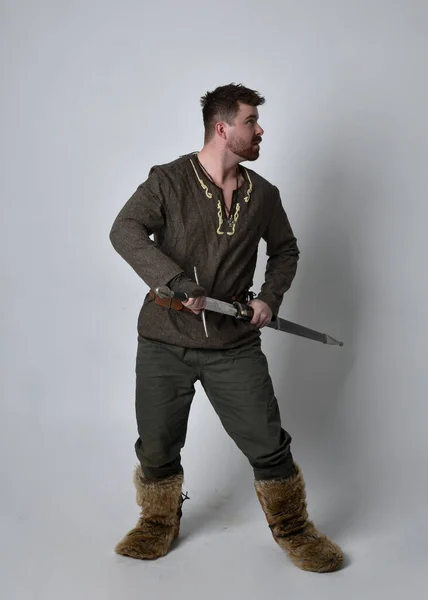 Portrait Complet Jeune Bel Homme Portant Costume Aventurier Celtique Médiéval — Photo