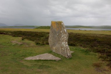 Orkney, İskoçya 'daki Antik Brodgar Halkası, tarihi bir taş çember ve Neolitik öneme sahip ikonik tarih öncesi anıt.