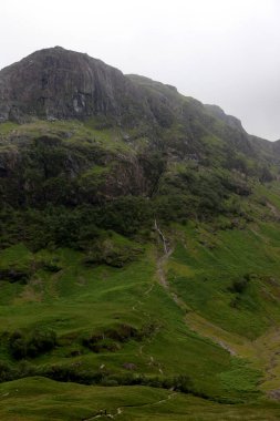 İskoçya 'daki Glen Coe' nun Highland vadileri engebeli dağlar, derin vadiler ve dramatik antik Avrupa manzarası boyunca geniş görüşler sergiliyor.