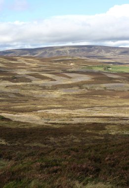 İskoçya 'daki Glen Coe' nun Highland vadileri engebeli dağlar, derin vadiler ve dramatik antik Avrupa manzarası boyunca geniş görüşler sergiliyor.