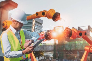 Endüstri mühendisi inşaatı, akıllı tablet kullanılarak, kontrol otomasyon robot kolu akıllı istihbarat inşaat alanı, konsept iş sektörü 4.0, yapay zeka veya yapay zeka, 5G ağ