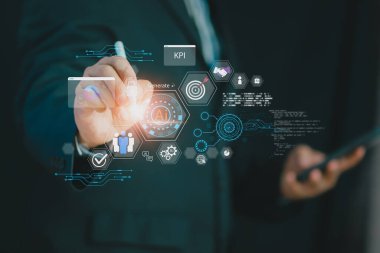 KPI analizi, performans takibi, veri görselleştirme, otomasyon iş akışı, dijital strateji iş verimliliğini ve karar verme mekanizmasını geliştirmek için AI arayüzü ile profesyonel etkileşim.