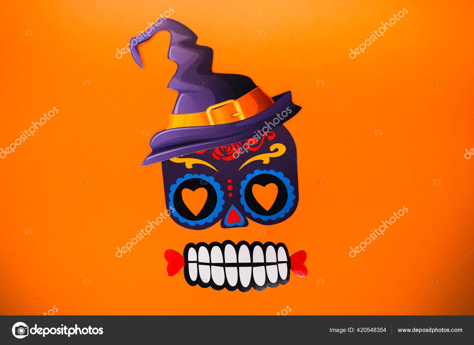 平铺假纸片照片亭道具为Dia Los Muertos在橙色背景的复制空间为死亡 