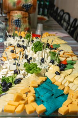 Düğün, peynir, sosis, sebze, et ürünleri, Ukrayna düğününde Kazak masası. 2020