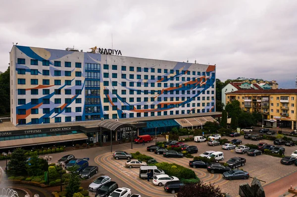 Ivano Frankivsk Ucrania Septiembre 2020 Hotel Nadiya Aparcamiento 2020 — Foto de Stock