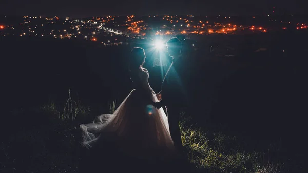 2014 Ivano Frankivsk Ukraine Couple Brides Background City Night Lights — 스톡 사진