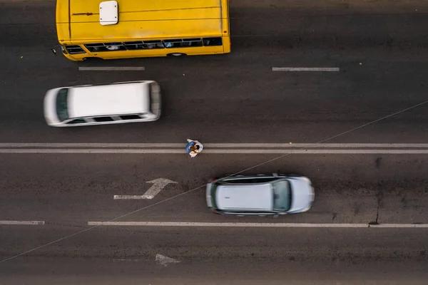 Ivano Frankivsk Ucrania Septiembre 2020 Par Novias Pie Carretera Vista — Foto de Stock