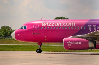 Lviv, Ukrayna 29 Haziran 2020: Macar Wizz Air, Lviv Uluslararası Havaalanı. 2020