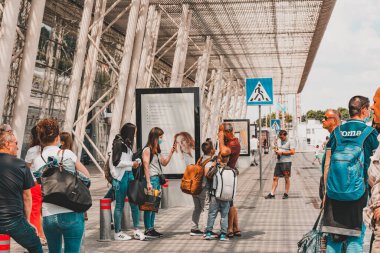 Lviv, Ukrayna 29 Haziran 2020: Lviv Uluslararası Havaalanı, yolcuların 2020 çıkışında buluşması