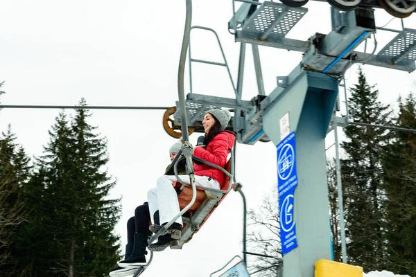 2019年2月3日 在喀尔巴阡山度假 滑雪胜地布科维尔 人与生命2021年 — 图库照片