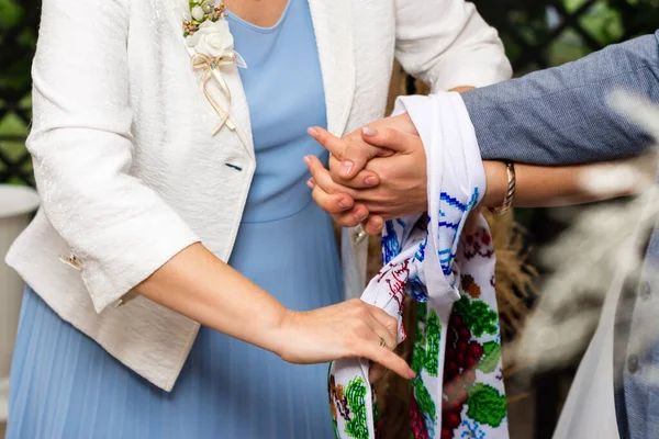 Ukrainian Wedding Traditions Tying Hands Brides Towel Traditional Wedding Towel — Stock Photo, Image