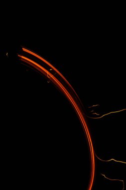 Parlak ve parlak ateş desenleri, ateşle gece eğlencesi, çeşitli şablonlar ve kıvılcımlar. 2021