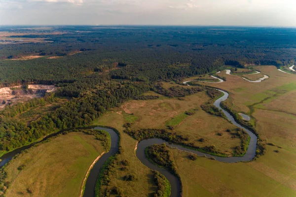 Дивовижний Краєвид Європейської Рівнини Полями Зміїною Річкою 2020 Рік — стокове фото