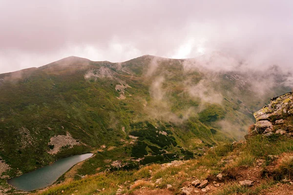 Vista Desde Monte Gutyn Tomnatyk Hasta Lago Brebeneskul Lago Valle — Foto de Stock