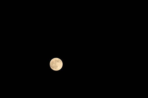 Dunkler Fast Schwarzer Himmel Mit Einem Hellen Mond Neu — Stockfoto