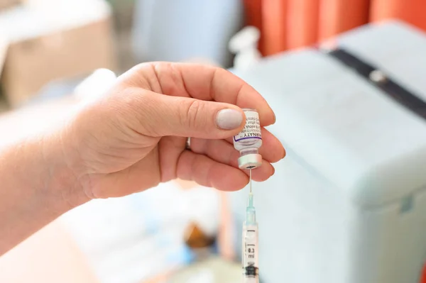 2021年8月20日 Pfizer Coronavirus疫苗 疫苗瓶的关闭 流行病和克服方法 — 图库照片
