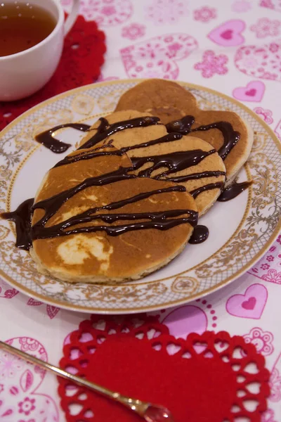 Frittelle Forma Cuore Con Topping Cioccolato Fotografia Alimentare Pasticcini — Foto Stock