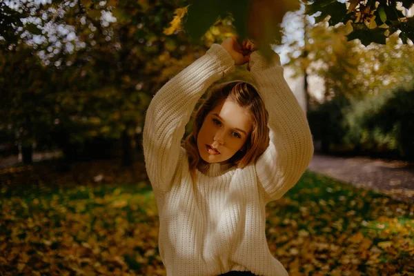 Bela Foto Adolescente Menina Parque Outono — Fotografia de Stock