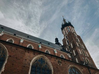 22.10.2020 Krakow Polonya. Krakow Polonya. St. Mary Kilisesi Eski Kasaba, Krakow 'un mimarisinin doğal canlı fotoğrafı. Seyahat