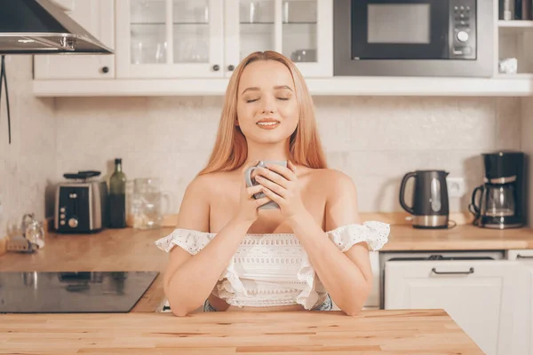 Beautiful Woman Sits Table Background Kitchen Home Girl Delight Closed — Stock Photo, Image