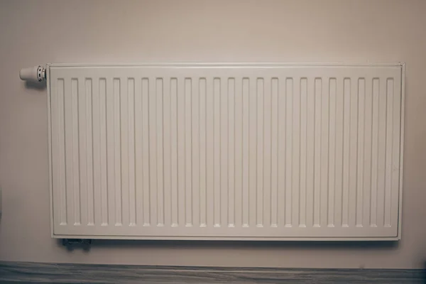 Batterij Hangt Aan Muur Verwarming Een Appartement Thuis Verwarmingsprijzen — Stockfoto