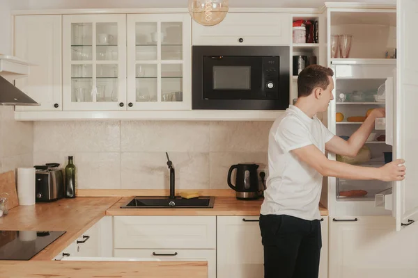 Man Standing Kitchen Guy Hungry Gets Food Refrigerator Guy Prepares — Stock Photo, Image