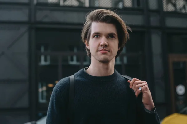 Portrait Student Guy Backpack Street Guy Long Hair Looks Away — Stock Photo, Image