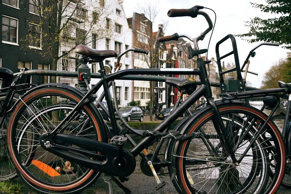 Foto Van Een Fiets Amsterdam Nederland Vervoer Grote Steden Fietsers — Stockfoto