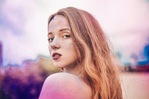 Holi Renk Festivali Holi Renk Festivalindeki Mutlu Genç Kızın Portresi — Stok fotoğraf