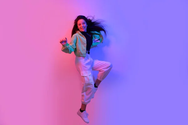 Les Danseuses Brunes Néon Danseuse Aux Lumières Rouges Bleues Soirée — Photo