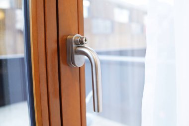 Kilitli cam balkon için kapı kolu.