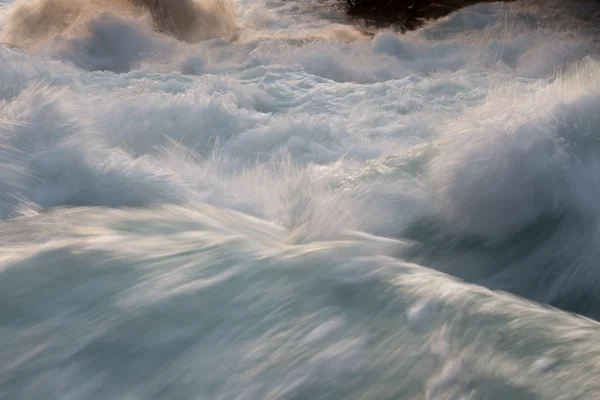 Ondas de flujo de agua —  Fotos de Stock