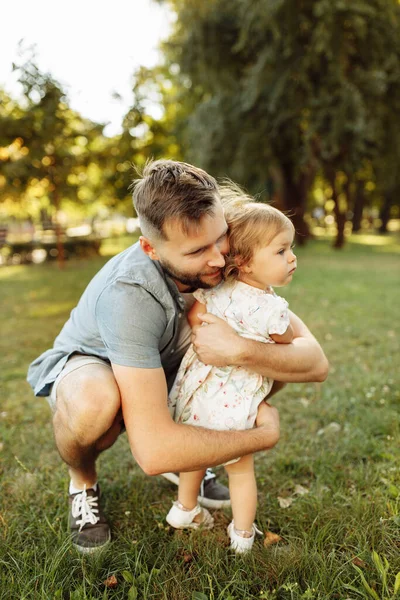 Father Girl Playing Park — Stock Photo, Image
