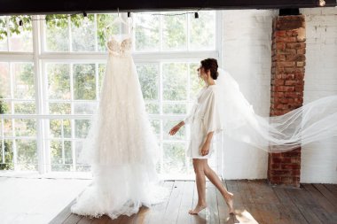 Sabahları narin, güzel gelin. 