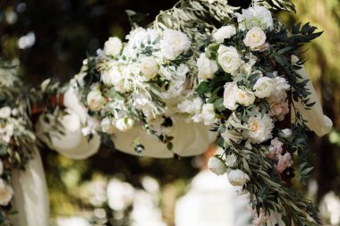 Çiçekli düğün ayarı, dekor 