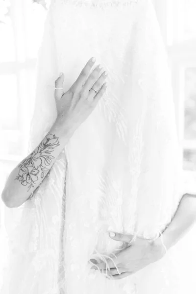 Jemné Krásné Mladé Nevěsty Šaty Dopoledních Hodinách — Stock fotografie