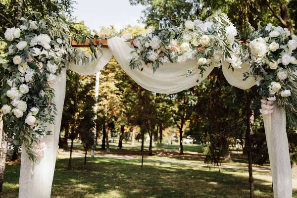 Esküvői Díszlet Virágokkal Dekorációval — Stock Fotó