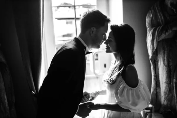 Happy Young Beautiful Couple Newlyweds Kissing — Stock Photo, Image