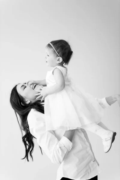 Happy Mother Daughter Having Fun Studio — Stock Photo, Image